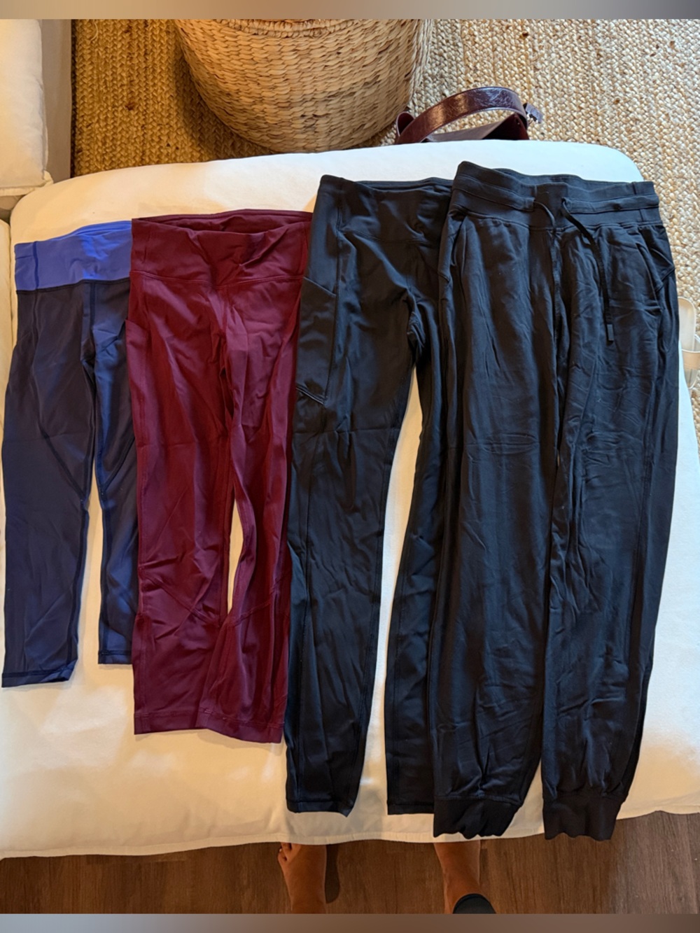 4 pairs of lululemon leggings
